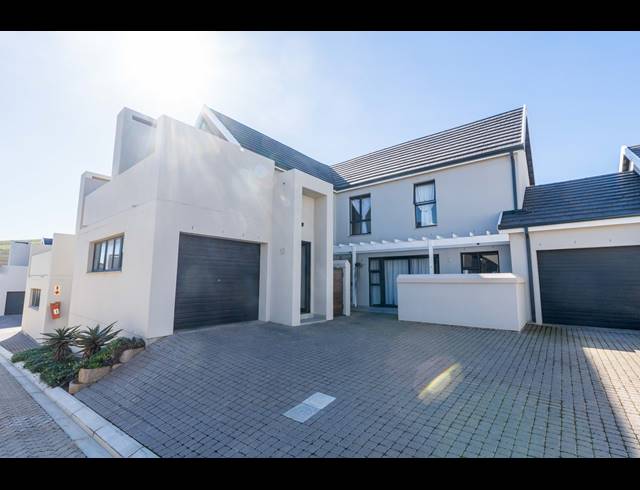 2 BEDROOM TOWNHOUSE FOR SALE IN HARTLAND LIFESTYLE ESTATE